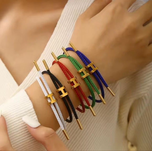 ✨ Black Braided Cable Bracelet with Gold-Tone Accents ✨ - Picture 2 of 5